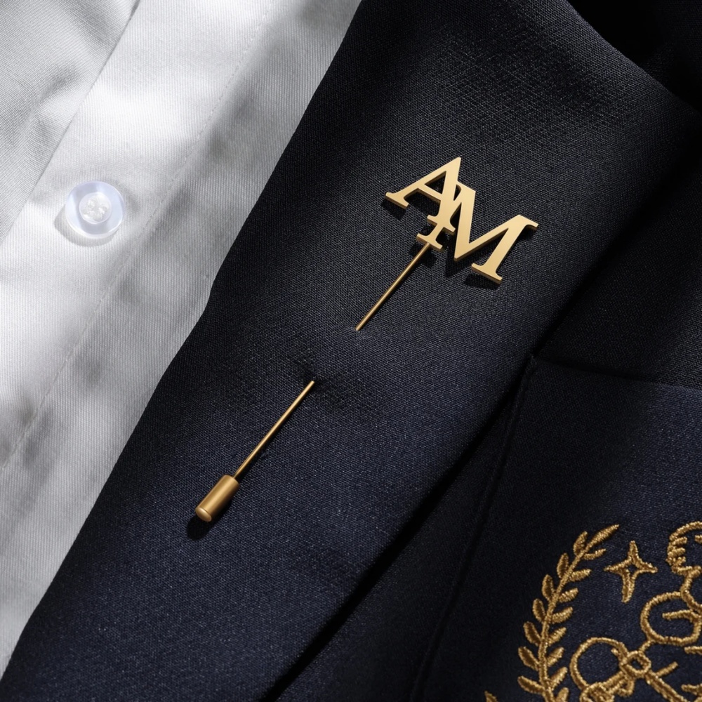 Embroidery Name - Personalisierte Brosche mit Initialen für Herren,