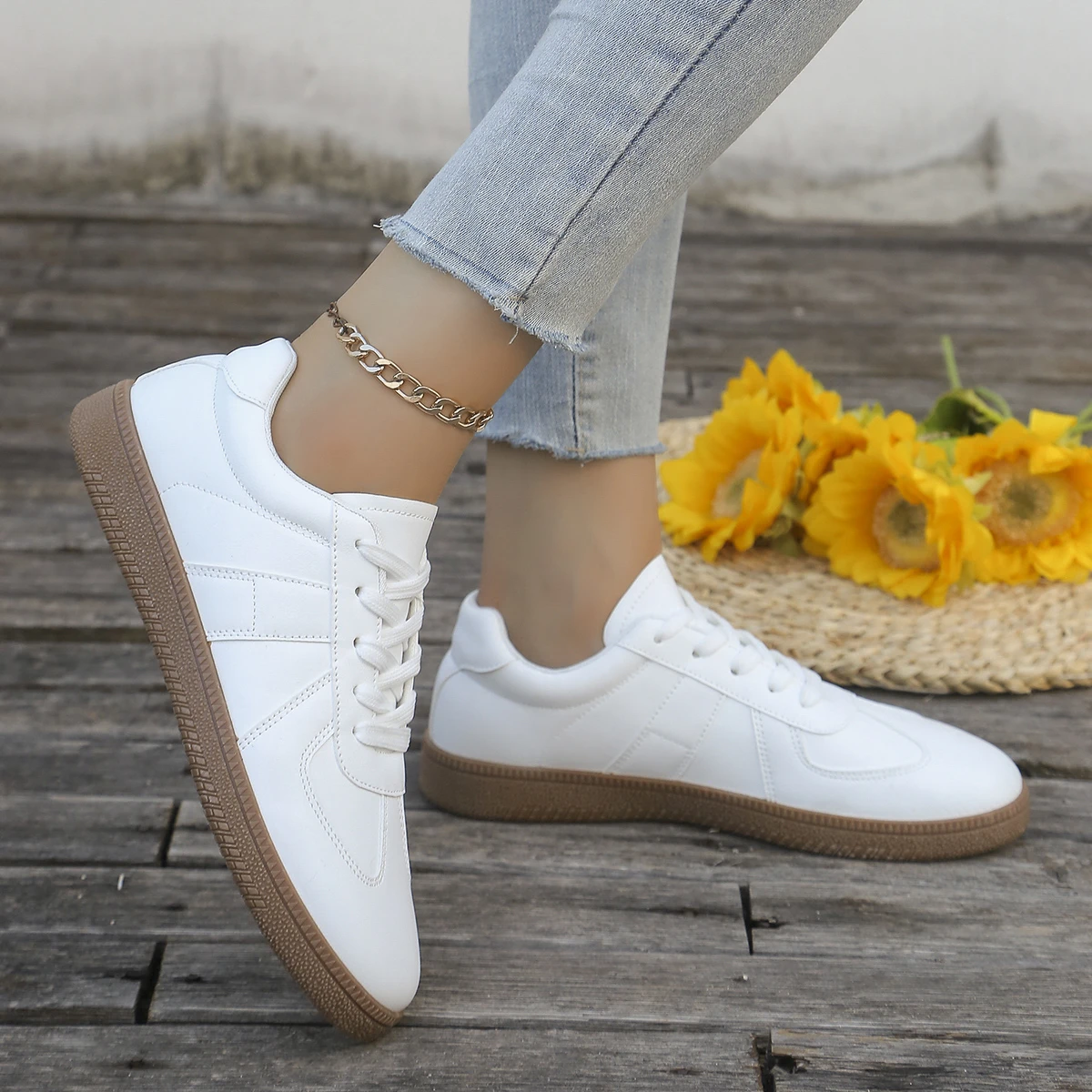 Lässige weiße Sportschuhe für  – Embroidery White Bewertung und Preis