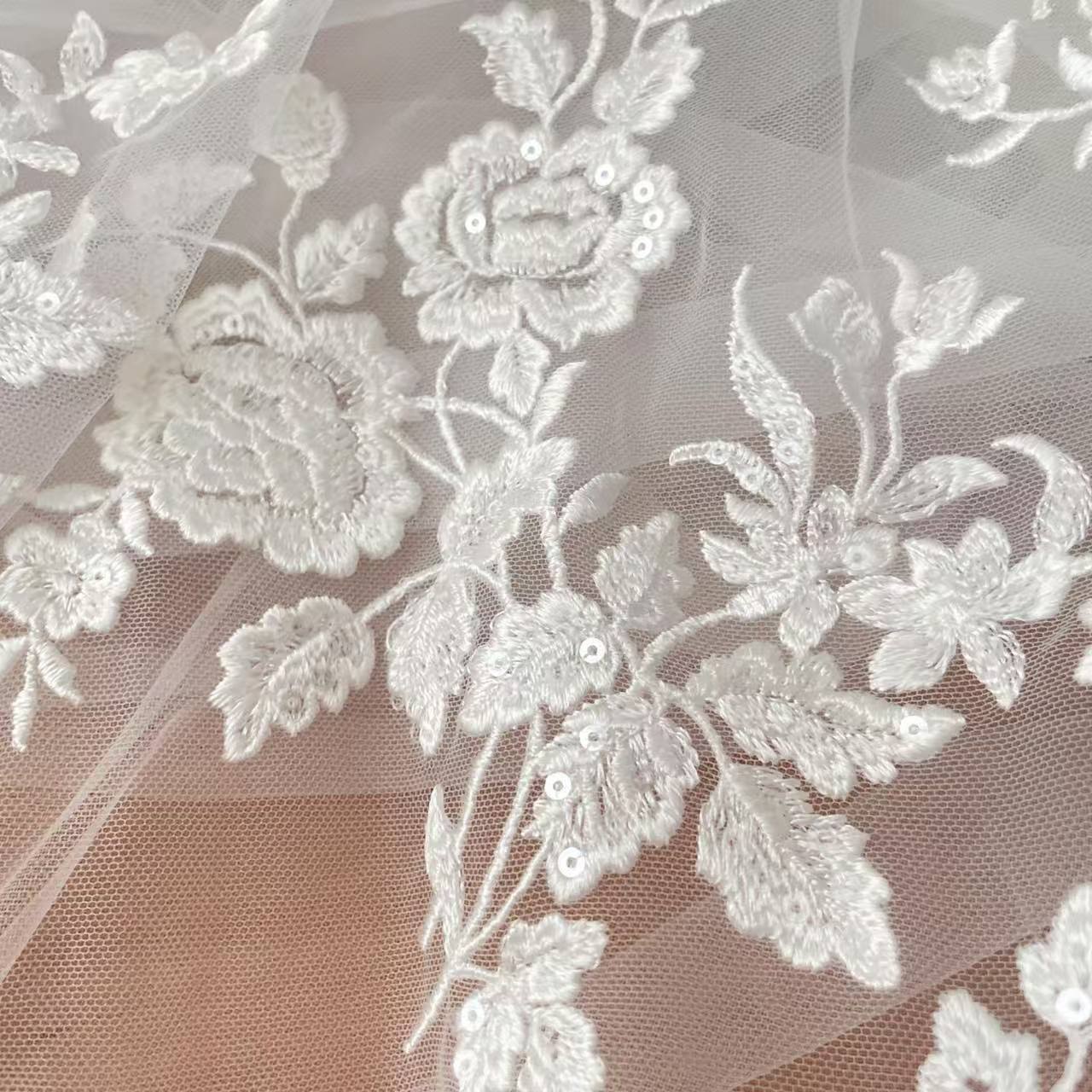 Französischer bestickter Spitz – Embroidery Flower Pattern Bewertung und Preis