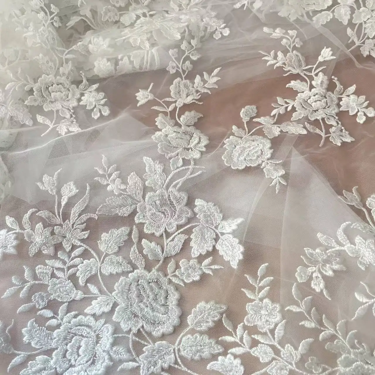Französischer bestickter Spitz – Embroidery Flower Pattern Bewertung und Preis